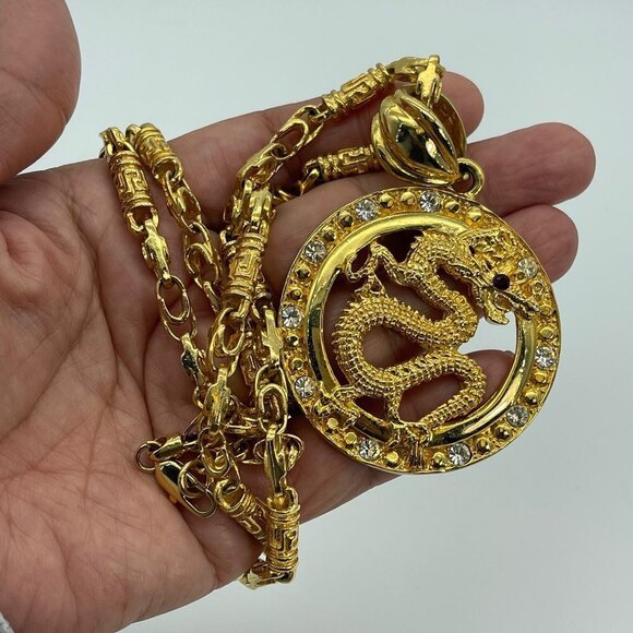 Dragon Pendant Gold Metal Necklace Made with solid metal weighs 118 grams - Picture 4 of 12